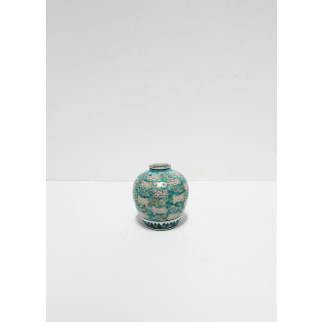 Imari Porcelain White Blue and Gold Porcelain Urn Ginger Jar Vase by Imari, Circa 1960s For Sale - Image 4 of 12