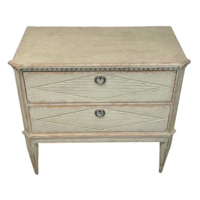 This elegant pair of Gustavian-style chests of drawers exemplifies the refined restraint and timeless beauty of Swedish...