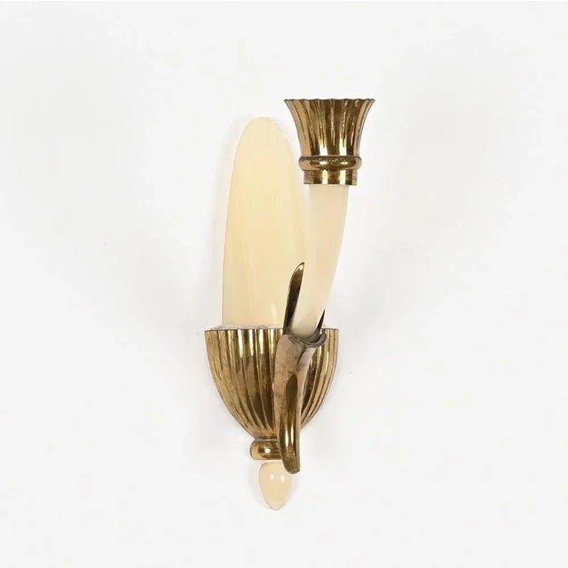 1940s Italian Sconces in Ivory Murano Glass and Brass by Ulrich, Italy, 1940s, Set of 2 For Sale - Image 5 of 12
