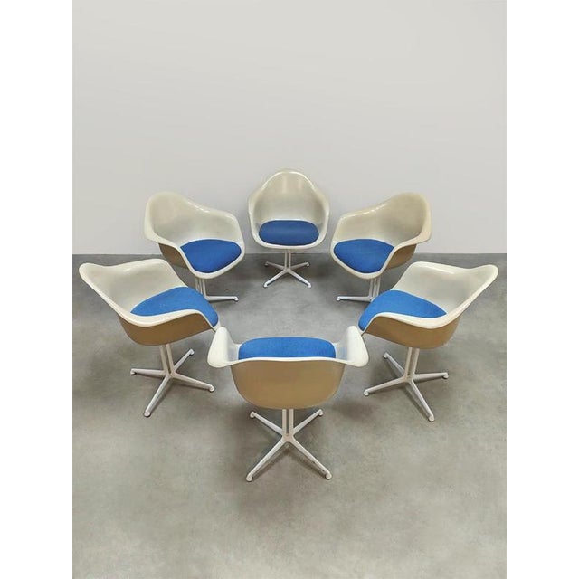 1960s Vintage Fiberglass La Fonda Dining Chairs by Charles & Ray Eames for Herman Miller, 1960s, Set of 7 For Sale - Image 5 of 10