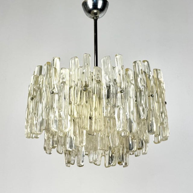 Mid-Century Modern Large Icicle Acrylic Glass Chandelier from Kalmar, 1960s For Sale - Image 3 of 9