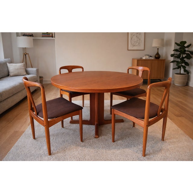 Danish Round Teak Dining Table with Juliane Chairs by Johannes Andersen for Vejle Mobelfabrik, 1960, Set of 5 For Sale - Image 14 of 14