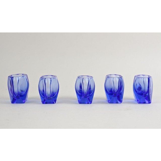 20th Century Art Deco Decanter Set with 5 Shot Glasses, 1920s, Set of 6 For Sale - Image 10 of 18