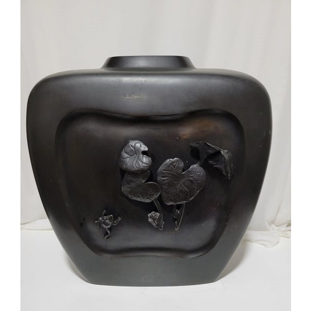 Contemporary Early 20th Century Showa Period Japanese Cast Bronze Vase With Floral and Frog Motif For Sale - Image 3 of 10
