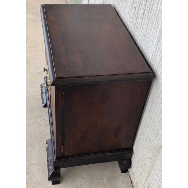 Early 20th Century Pair of Early 20th Century Modern Front Nightstands with original Hardware For Sale - Image 5 of 18