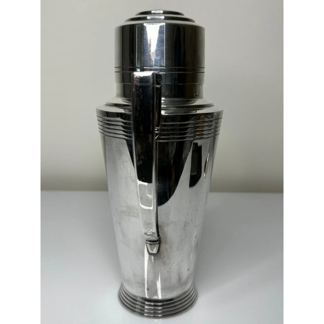Mappin & Webb 1930s English Silver Plate Mappin & Webb Art Deco Cocktail Shaker Designed by Keith Murray For Sale - Image 4 of 11