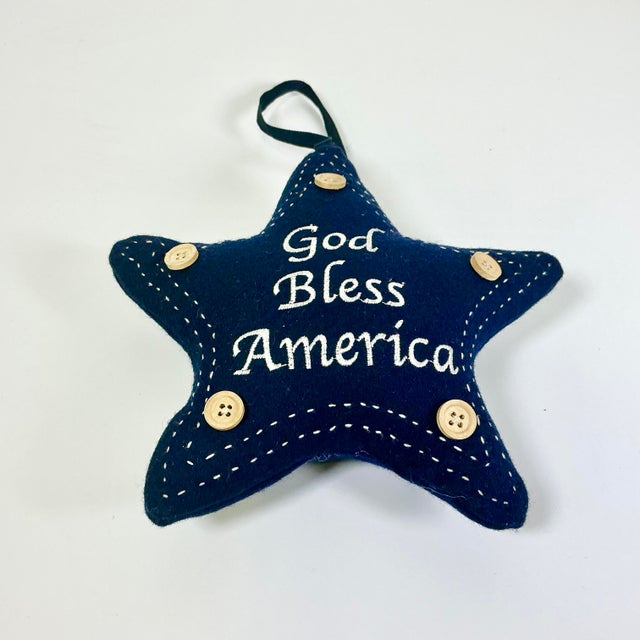 1990s Vintage Americana Arts & Crafts Patriotic Star Door Knob Hanger Holiday Accent - 4th of July For Sale - Image 4 of 8