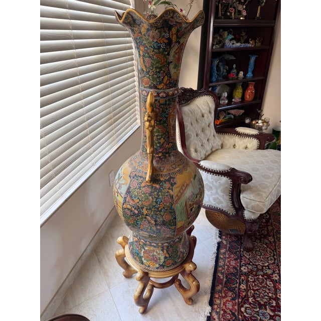 Satsuma 1980s Monumental Chinese Satsuma Rose Porcelain Floor Vase With Court Scene & Gilt Handles on Stand For Sale - Image 4 of 10