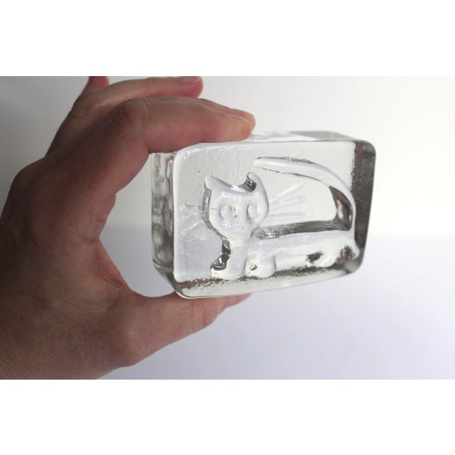 Mid Century Modernist Glass Cat Paperweight Modernist Art Glass Cube, Scandinavian Style For Sale - Image 4 of 10