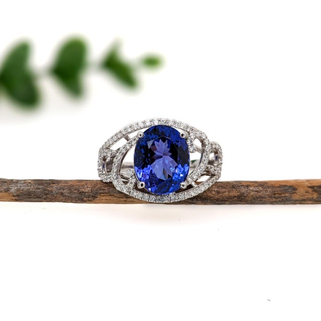 Modern Statement 5.4Ct Tanzanite Ring With Natural Diamonds: Solid 14k Gold, 12x10mm, Size 6.75 For Sale - Image 3 of 6