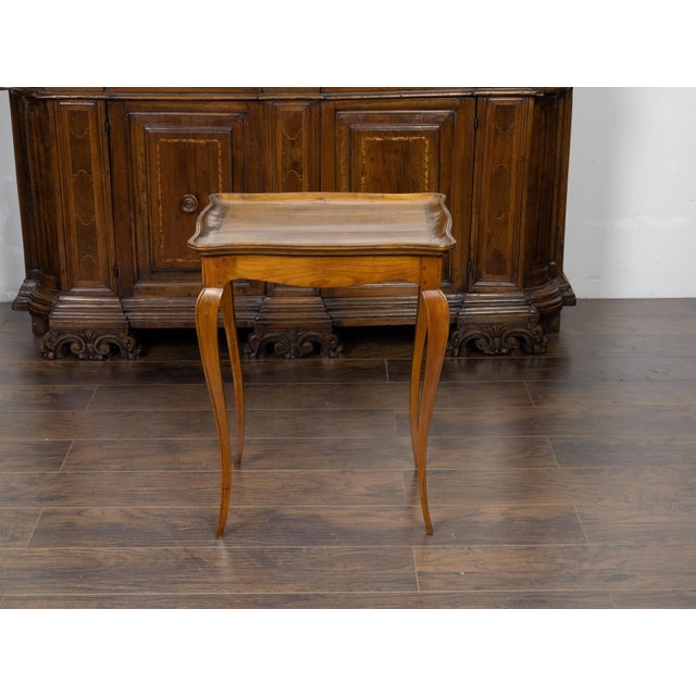 French 19th Century Louis XV Style Walnut Side Table with Serpentine Tray Top For Sale - Image 4 of 9