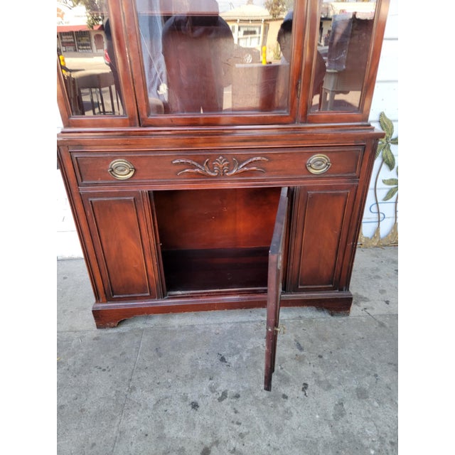 Vintage Traditional Mahogany Wood China Cabinet. For Sale - Image 11 of 18
