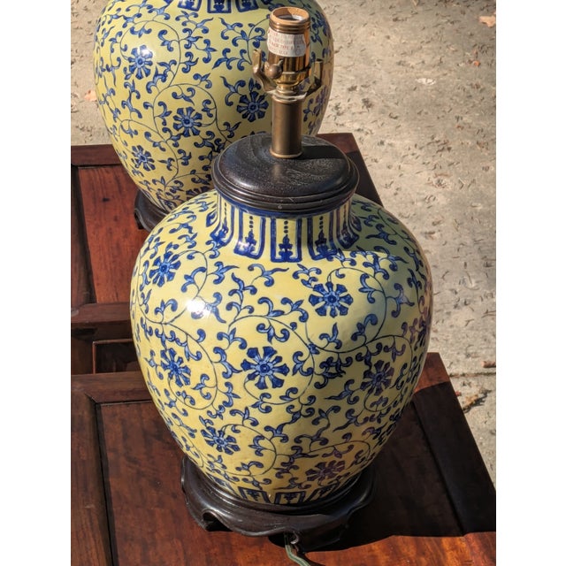 Late 20th Century Pair of Vintage Chinese Yellow and Blue Ginger Jar Lamps For Sale - Image 9 of 13