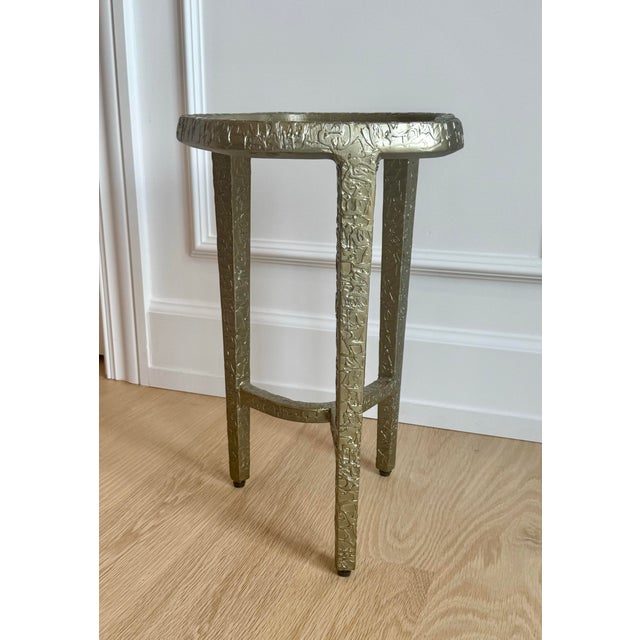 1990s Vintage Caracole Modern “Contour” Sculptural Textured Metal & Tinted Glass Side / Drinks Table – Neiman Marcus For Sale - Image 5 of 12