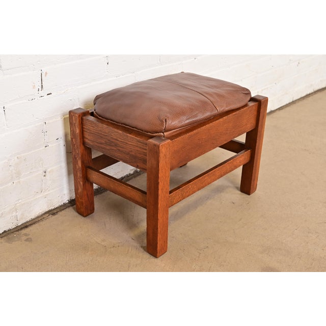 A gorgeous antique Mission or Arts & Crafts period footstool or ottoman By Stickley Brothers USA, Early 20th Century Solid...