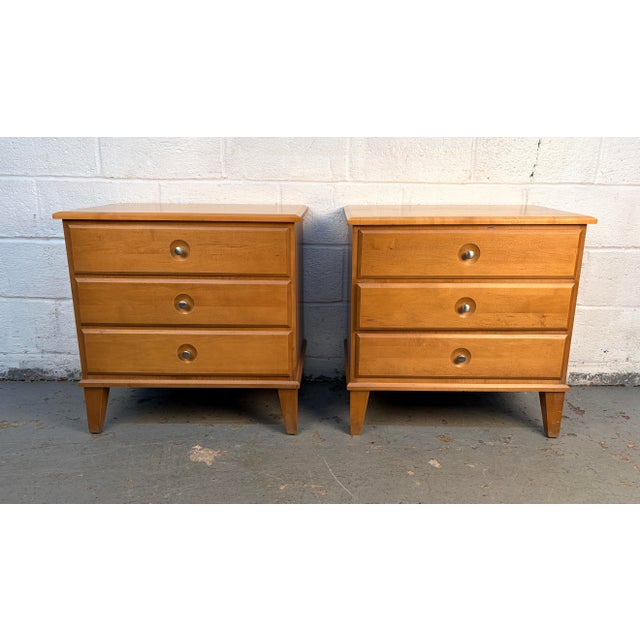 Beautiful pair of mid-century modern nightstands crafted from warm maple by Ethan Allen. Featuring solid dovetail drawers,...