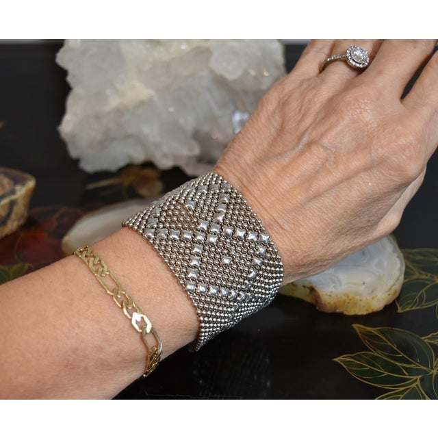 Late 20th Century SG Liquid Metal Silver by Sergio Gutierrez Classic Mesh Wide Bracelet For Sale - Image 11 of 15