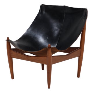 Vintage 272 Lounge Chair in Black Leather and Teak by Illum Wikkelsø, Denmark, 1960s For Sale