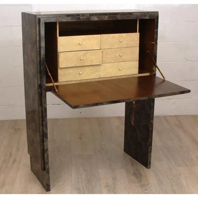 1970s Vintage R & Y Augousti Tessellated Pen Shell With Brass Inlay Bar Server or High Cabinet For Sale - Image 5 of 12