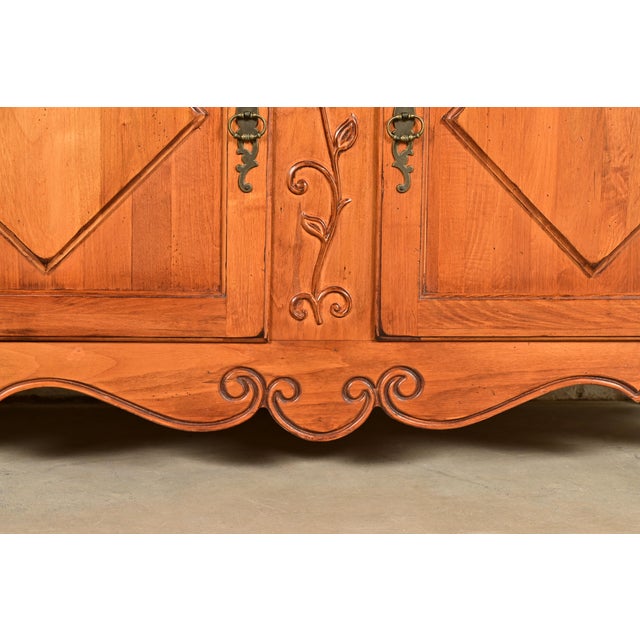 Ethan Allen French Provincial Louis XV Carved Solid Maple Sideboard or Bar Cabinet For Sale - Image 12 of 17