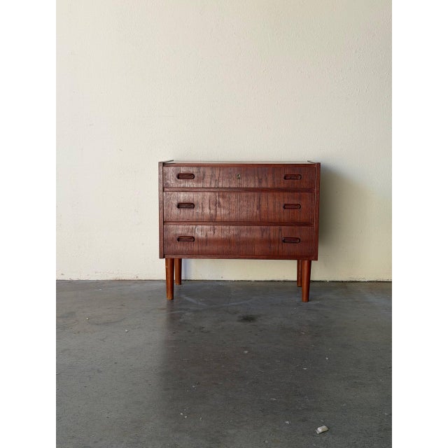 1960s Mid Century Danish Teak 3 Drawer Chest – Vintage Scandinavian Small Dresser on Tapered Legs For Sale - Image 10 of 10