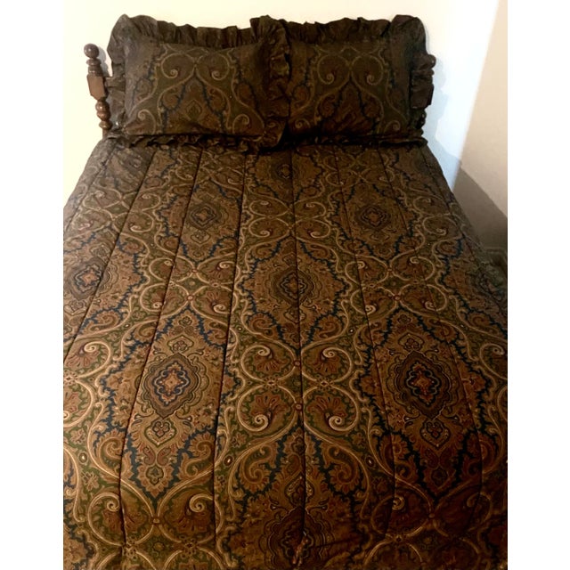 Textile Ralph Lauren Queen Reversible Comforter and Pillow Shams, Brianna Paisley Vintage Excellent "Mint" Condition For Sale - Image 7 of 8