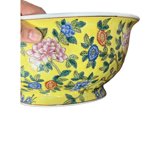 1990s Vintage Andrea by Sadek Famille Jaune Porcelain Bowl For Sale - Image 5 of 6