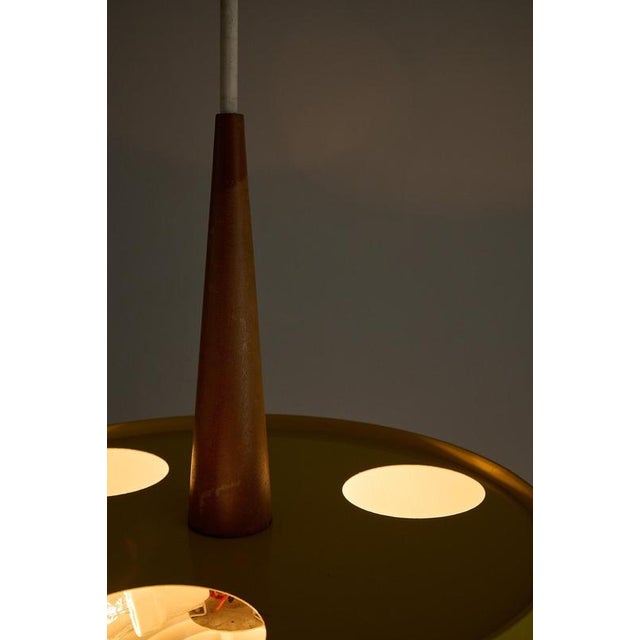 Pendant light from the 1960s, captures the warmth of the Danish Modern aesthetic. The lamp features a classic metal shade...