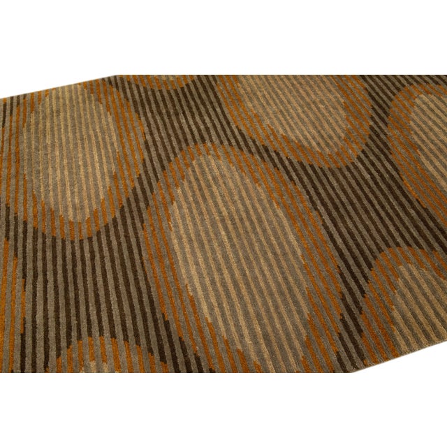 2010s Modern Abstract Hand-Tufted Wool Rug in Brown For Sale In New York - Image 6 of 7
