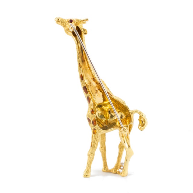 Modern Vintage 18k Yellow Gold Brown Enamel Ruby Eyes Diamond Leg Giraffe Pin Brooch For Sale - Image 3 of 8