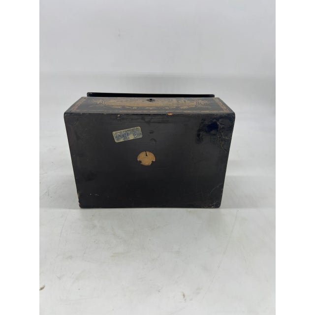 19th Century Chinese Export Lacquer Decorated Tea Caddy Box For Sale In Boston - Image 6 of 10