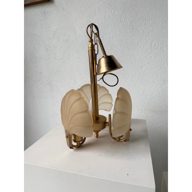 Old chandelier from the 70s with its shell motifs and its brass-plated metal structure. very elegant with its three shells...