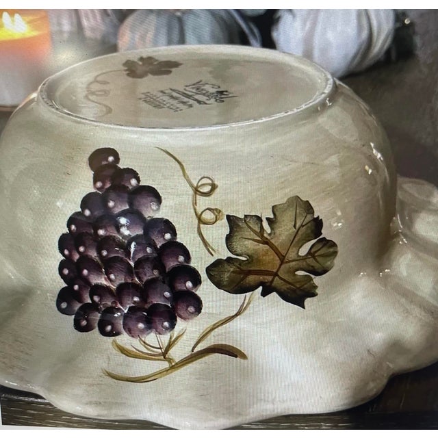 Late 20th Century Italian Hand-Painted Grape and Leaf Ceramic Serving Dish For Sale - Image 4 of 6