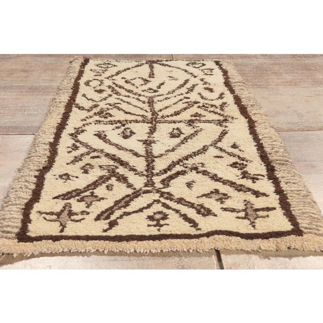 Vintage Azilal Moroccan Rug, 02'11 X 05'11 For Sale - Image 9 of 10