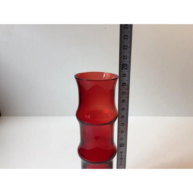 1960s Ruby Red Bamboo Glass Vase by Bo Bergström for Aseda, 1960s For Sale - Image 5 of 6