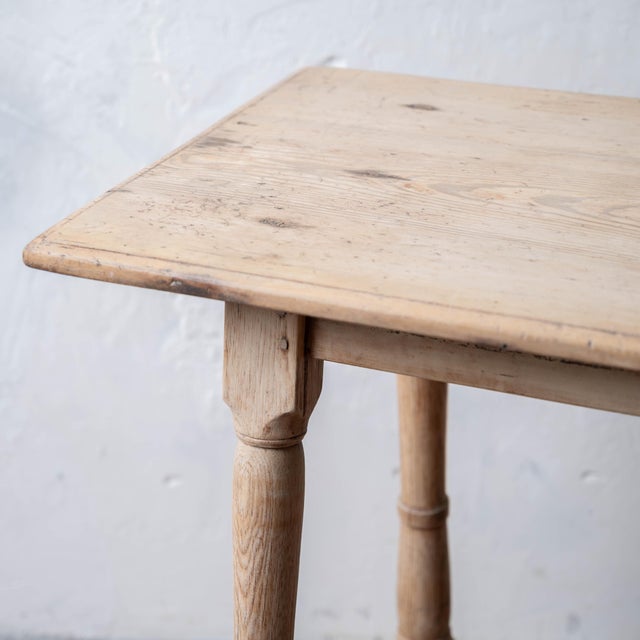 Wood American Tavern Table, 18th Century For Sale - Image 7 of 14