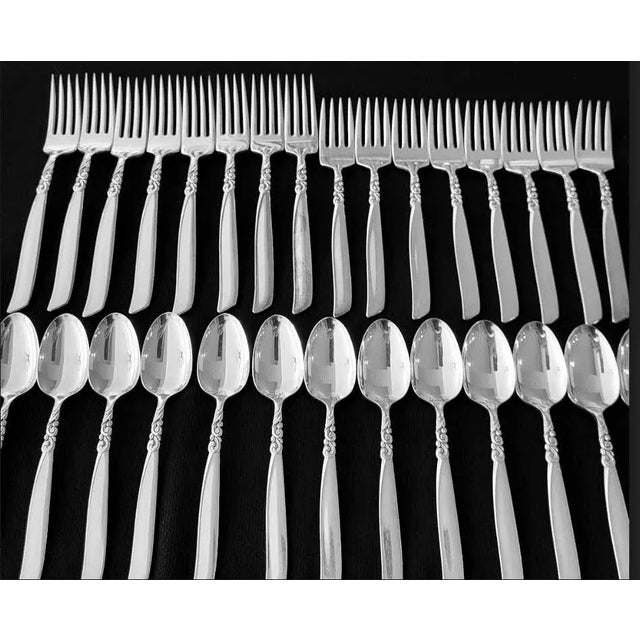1950s Traditional South Seas Silverplate 1955) by Oneida Silver Flatware in Wooden Chest - 56 PCS For Sale In Las Vegas - Image 6 of 15