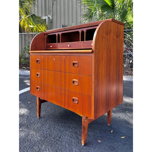 Egon Ostergaard Mid Century Modern Teak Diamond Motif Rolltop Desk & Drawers With Lock + Key | by Egon Ostergaard Made in Sweden For Sale - Image 4 of 17