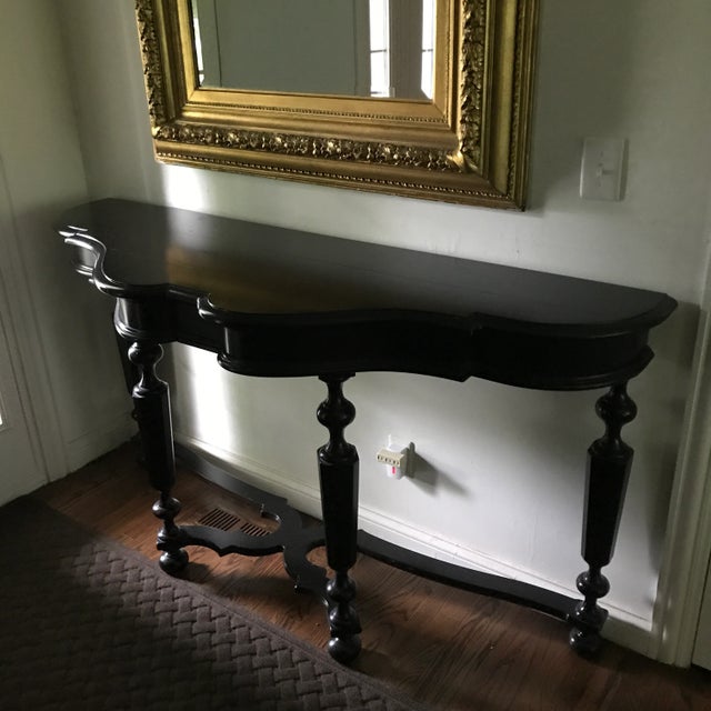 Henredon , Cindy, Scalloped Dem-Ilune Console Entry Table For Sale In Chicago - Image 6 of 13