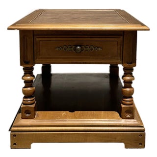 1970s Athens Table Company Solid Maple End Table, Model 5119-6 – Early American Colonial Revival For Sale