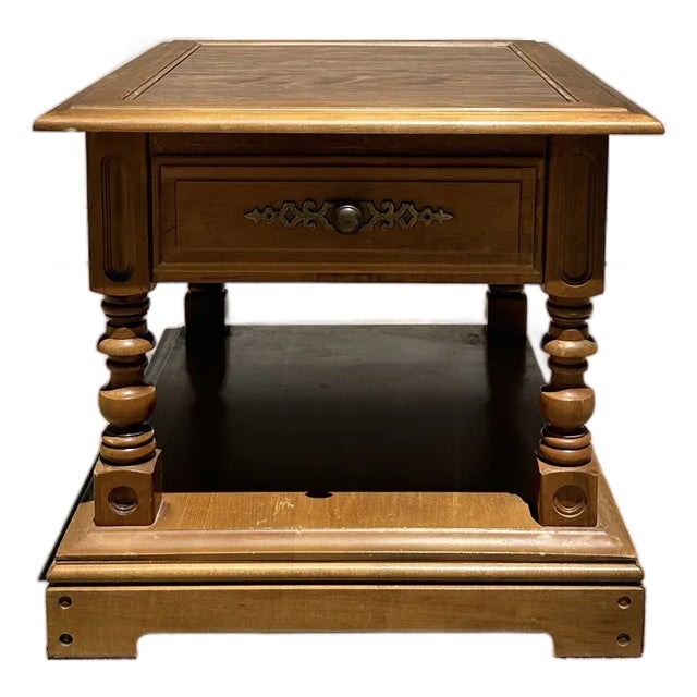 1970s Athens Table Company Solid Maple End Table, Model 5119-6 – Early American Colonial Revival For Sale