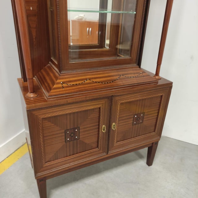 Mahogany Display Cabinet, 1890s, in Very Good conditions. Designed 1890 to 1919