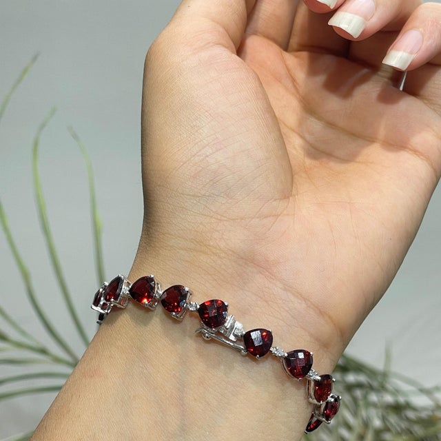 26.55 Ct Natural Red Garnet Statement Tennis Bracelet With Diamonds - Anniversary Gift For Sale - Image 10 of 14