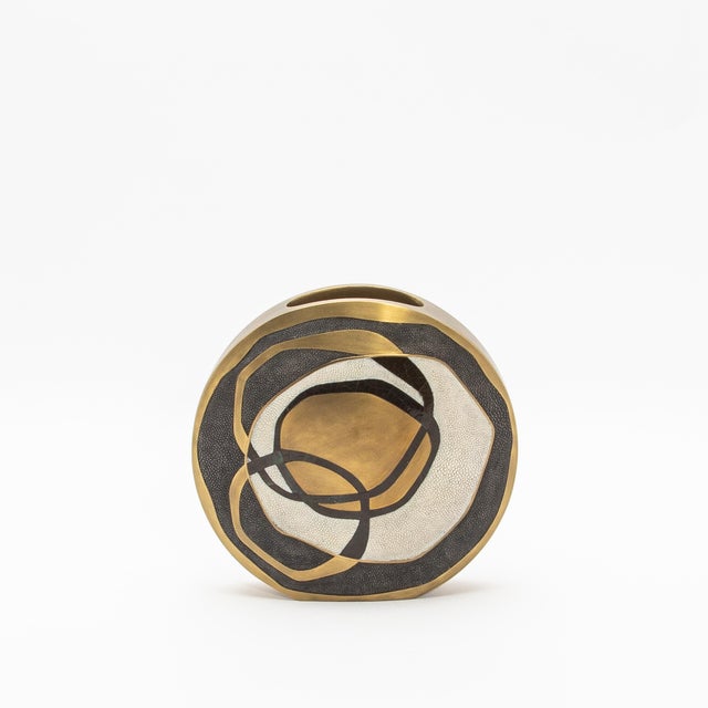 Kifu Paris Modern Vase in Shagreen With Shell and Brass Details by Kifu Paris For Sale - Image 4 of 10