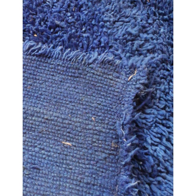 Mid-Century Modern 1980s Blue Indigo Bedside Rug - 5.5 X 3.2 Ft For Sale - Image 3 of 4