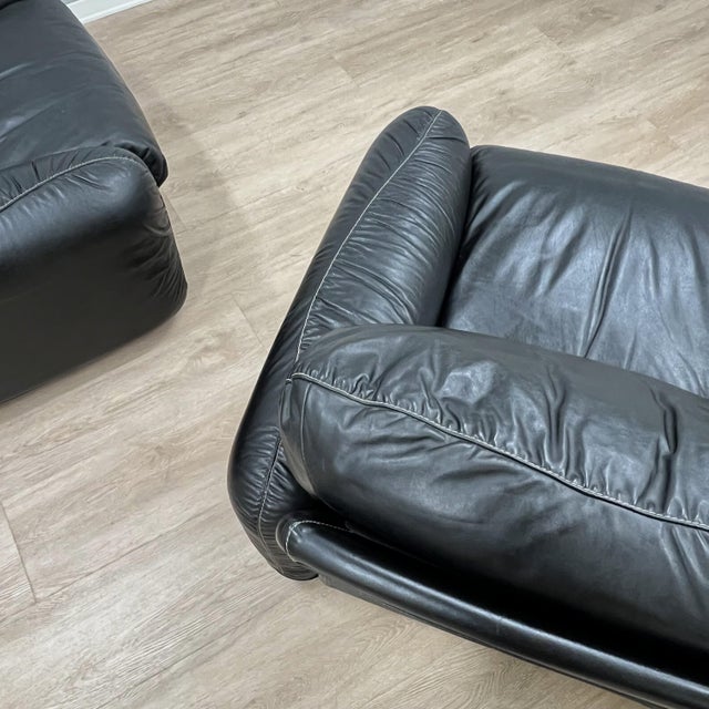Italian Black Leather Lounge Armchairs by Busnelli Piumotto, 1970s, Set of 2 For Sale - Image 4 of 12