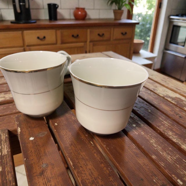 Japanese Vintage Royal Limited Golden Ivory Porcelain Coffee Set 8 Pieces Made in Japan Gold Trim For Sale - Image 3 of 5