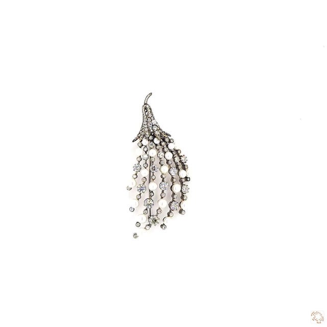 Art Deco 9 Carat Pearl Diamond Gold Brooch For Sale In New York - Image 6 of 9