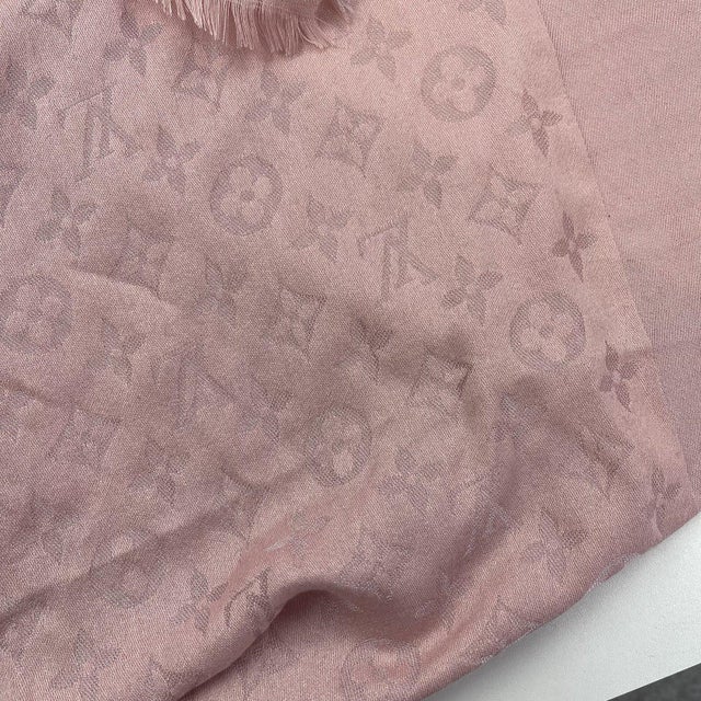 Textile Louis Vuitton Pink 60% Silk 40% Wool Large Shawl For Sale - Image 7 of 8