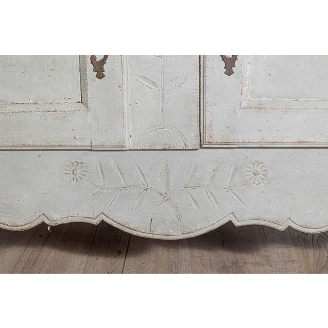 Mid-18th Century French Louis XV Period Painted Buffet with Drawers and Doors For Sale In Atlanta - Image 6 of 10
